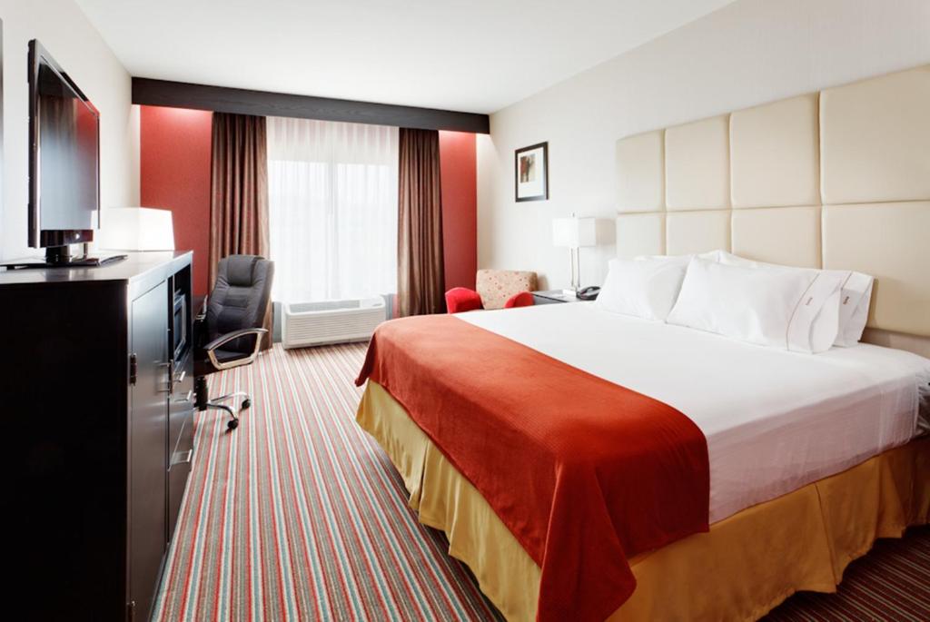 Holiday Inn Express & Suites Northeast, an IHG Hotel photo 3