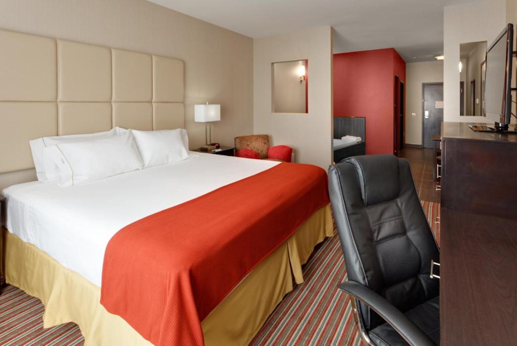 Holiday Inn Express & Suites Northeast, an IHG Hotel photo 1