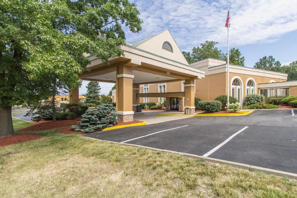 GreenRidge Hotel image