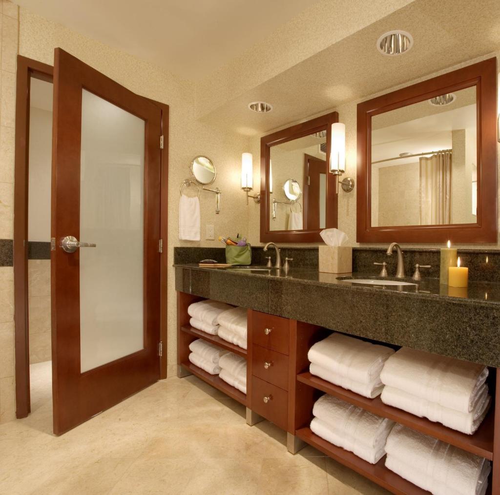Monterey Bay Inn photo 3