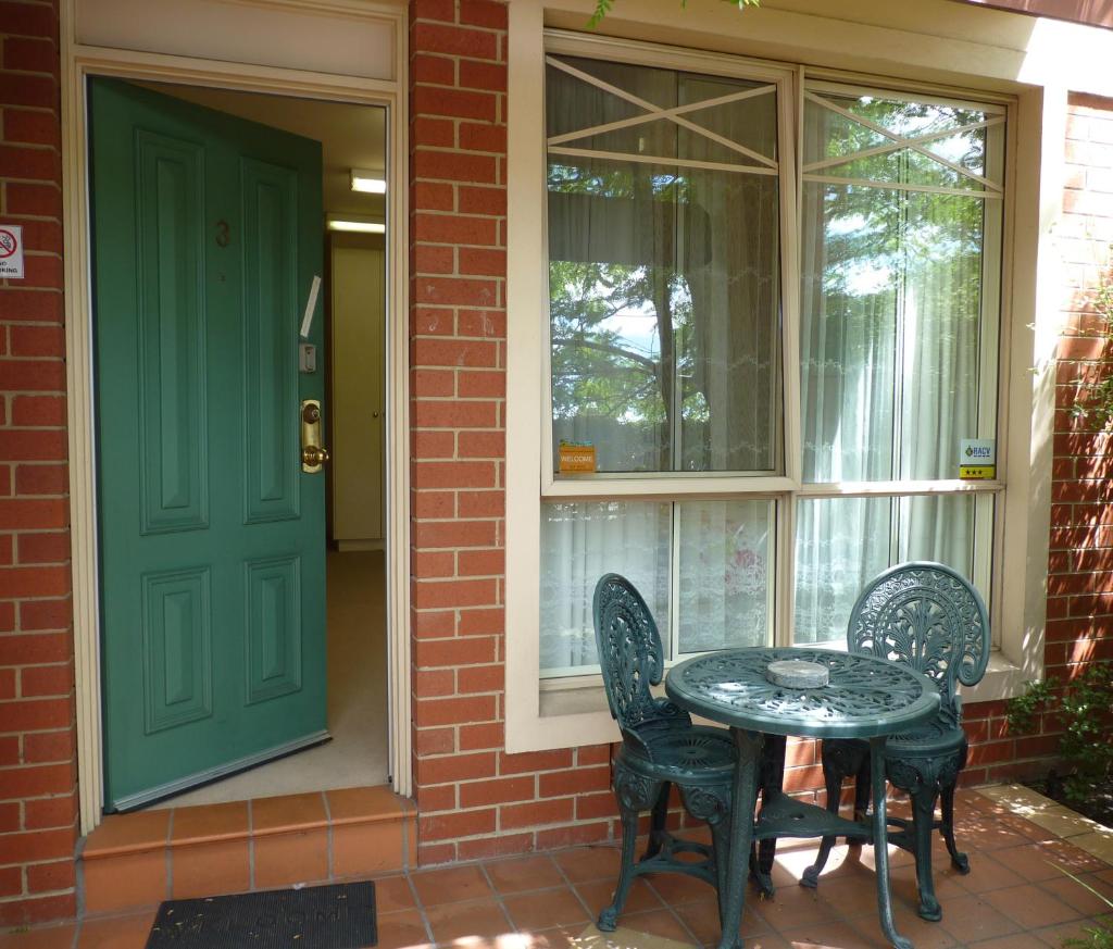 Box Hill Studio Apartment 2 photo 1