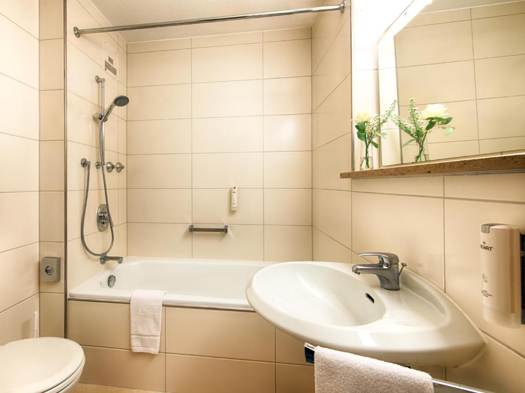 ACHAT Hotel Bad Dürkheim - Tap to explore photos