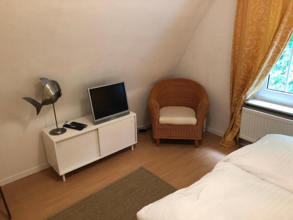 Baden Apartment - Tap to explore photos