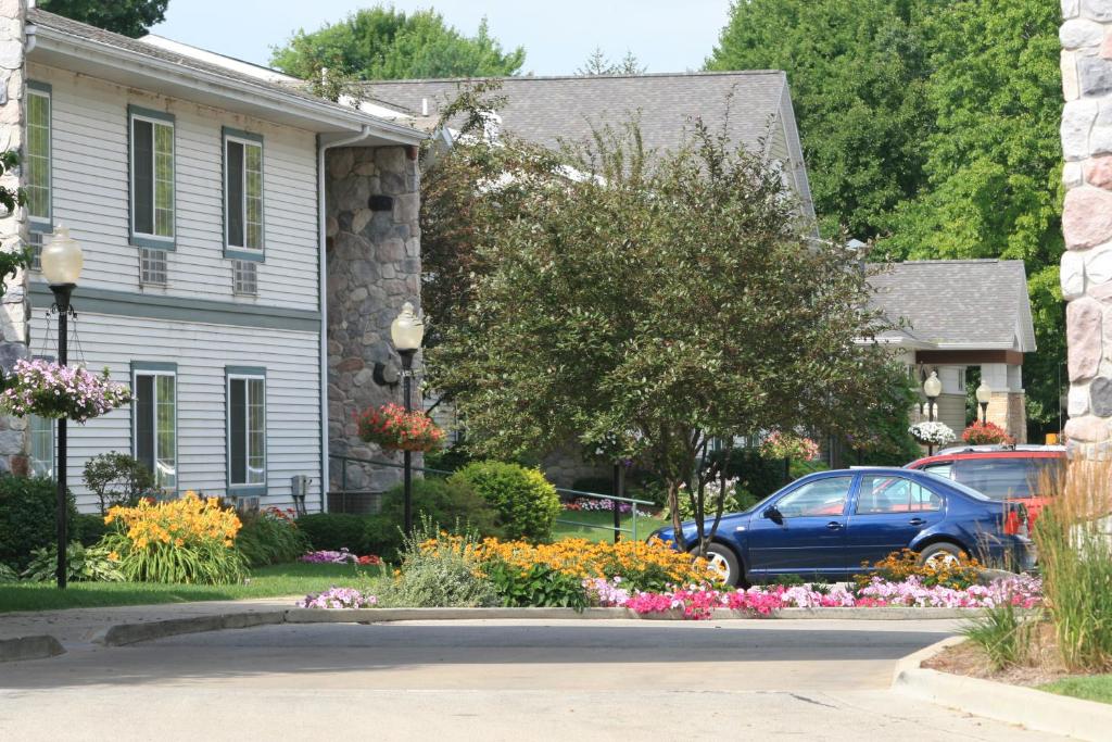 Swan Lake Resort photo 2