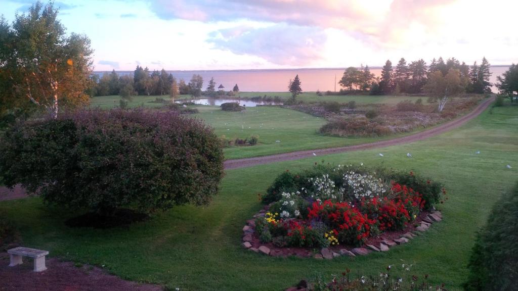 Amherst Shore Country Inn photo 3