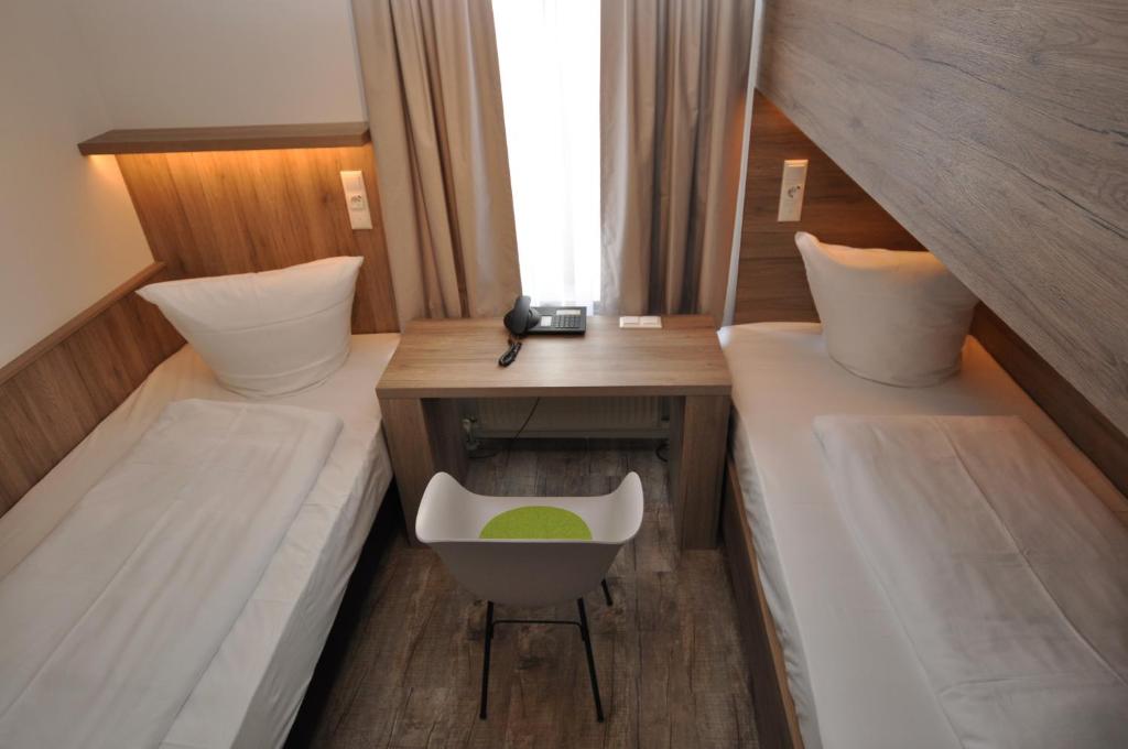 Трехместный (Отремонтированный трехместный номер), Golden Leaf Hotel Perlach Allee Hof