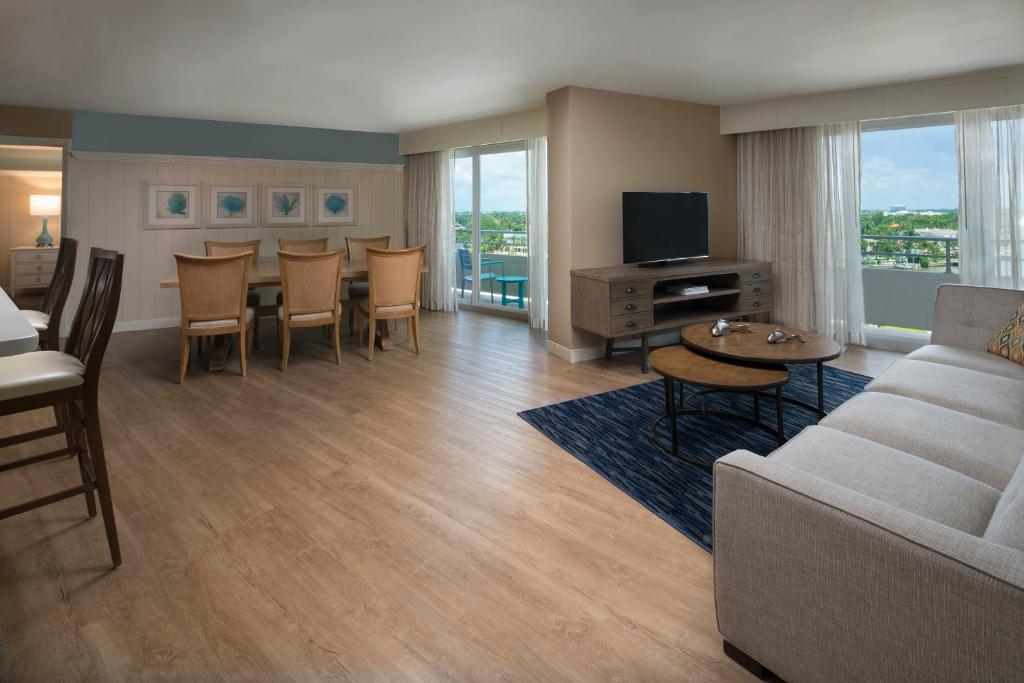 Edgewater Beach Hotel photo 3