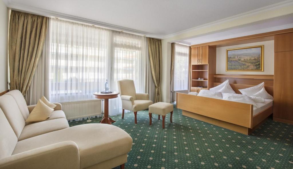 Hotel Schweizer Hof Thermal und Vital Resort photo 4
