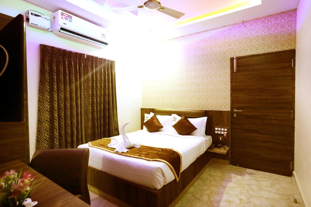 Двухместный (Двухместный номер Делюкс с 1 кроватью), Hotel Sai Krish Grand