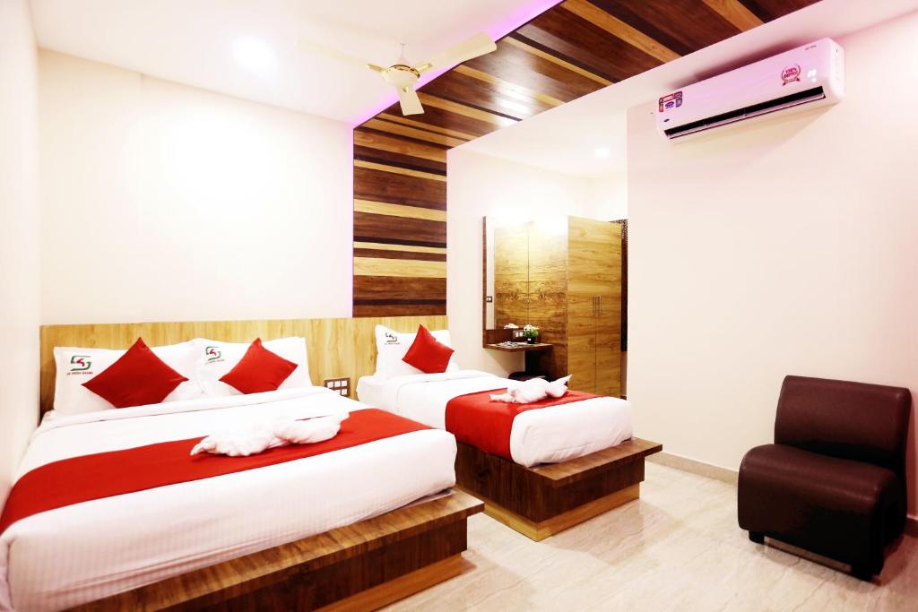 Трехместный (Premium Triple Room With One Way Airport Transfer), Hotel Sai Krish Grand