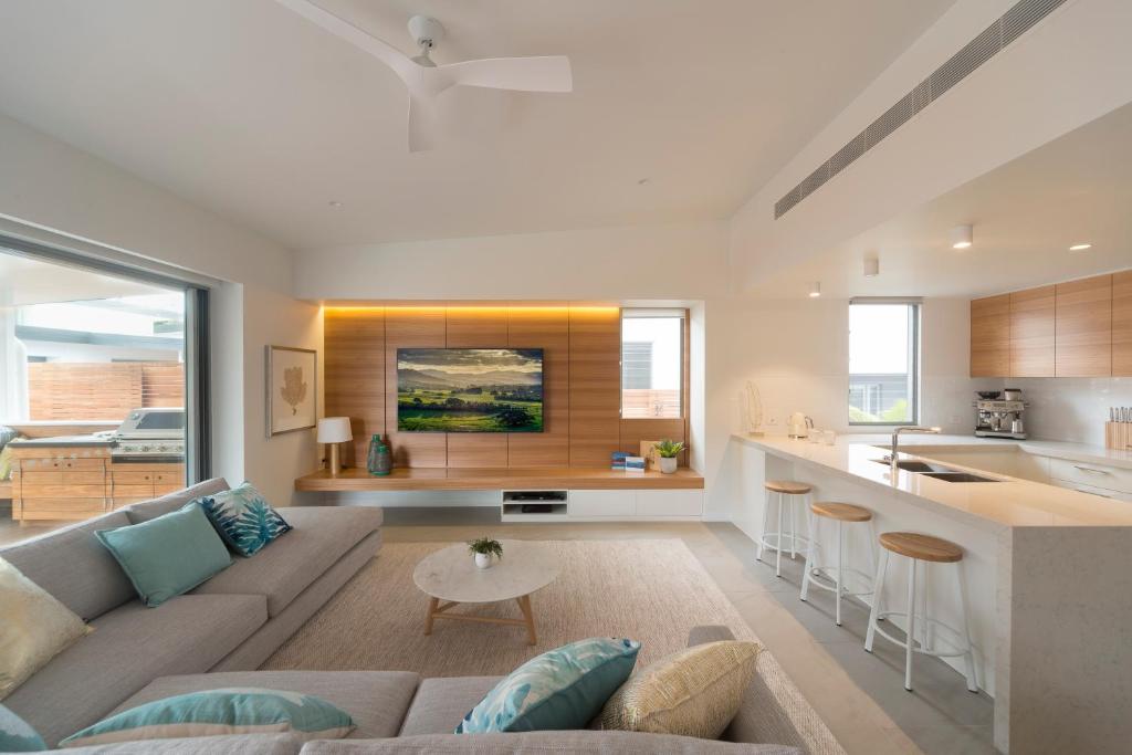 Kaylani Beach House 1 photo 2