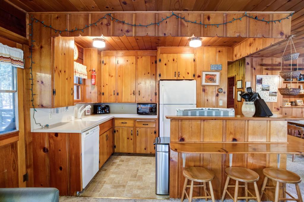 53 Creekside Cabin photo 2