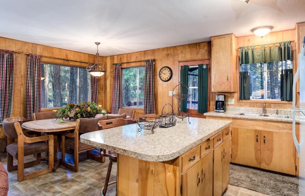4 Pine Creek Cabin photo 2