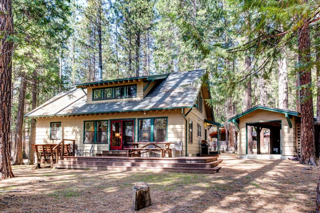 1A Wawona Retreat photo 1