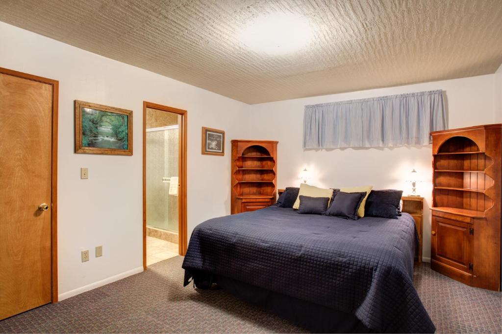 22B Bradleys Cabin photo 1