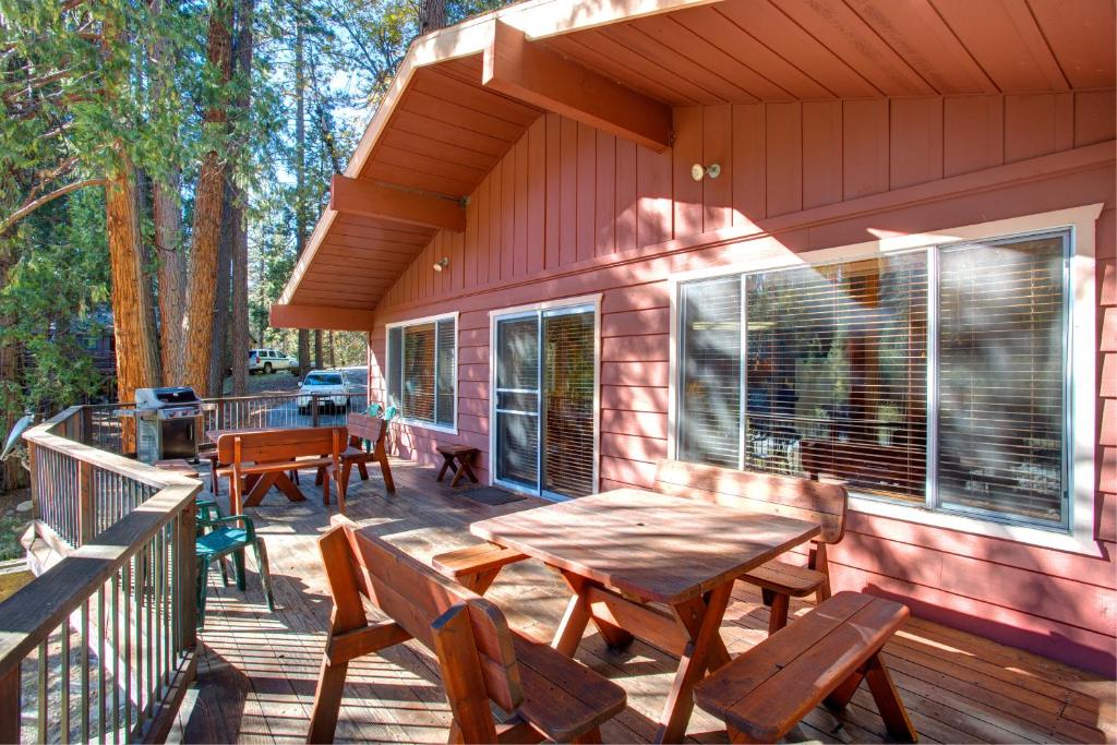 64 River Lodge photo 1