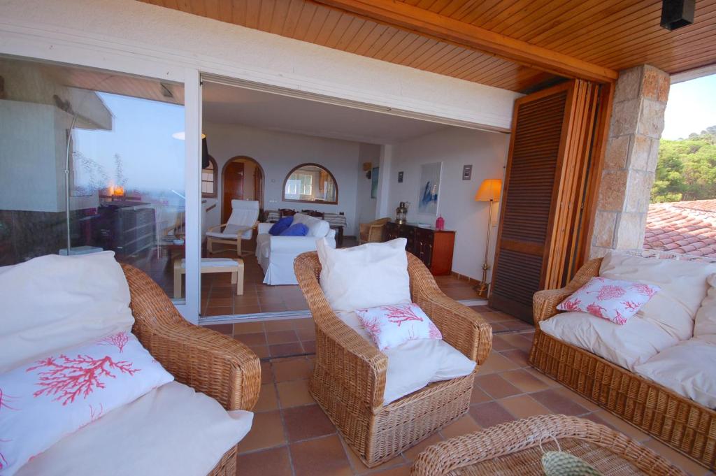Lets Holidays Sailor House with Sea Views photo 4