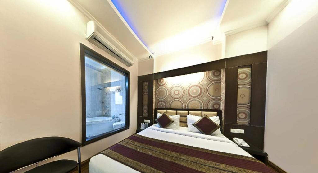 Двухместный (Executive Double or Twin Room with Free Upgrade to higher category (Subject to avl), Early check and (2 hrs) and Late Check Out (2 hrs) again subject to avl), Hotel Le Cadre