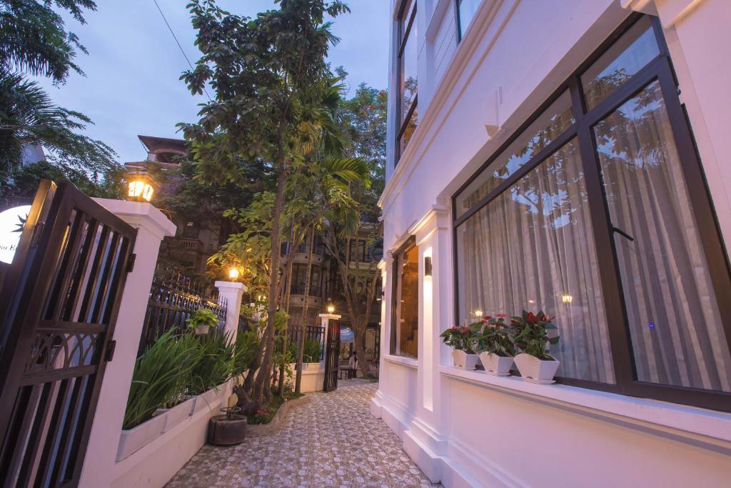 Dinh Elegant Hanoi Hotel