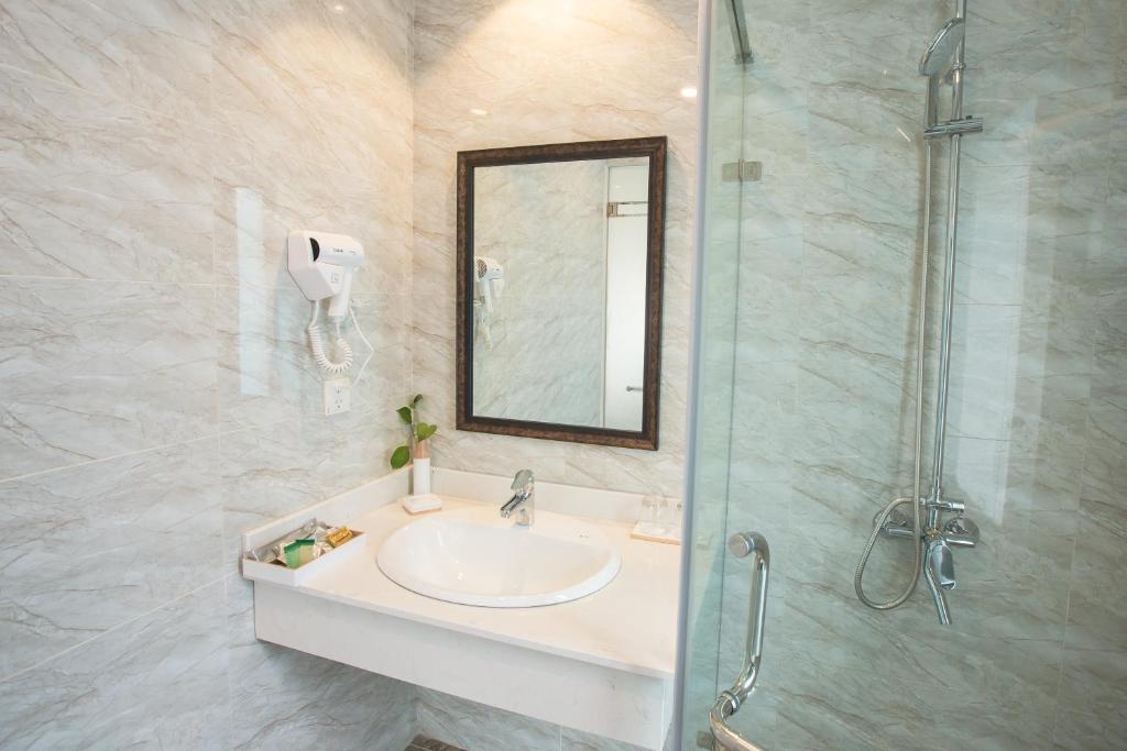 Двухместный (Улучшенный двухместный номер с 1 кроватью), Dinh Elegant Hanoi Hotel