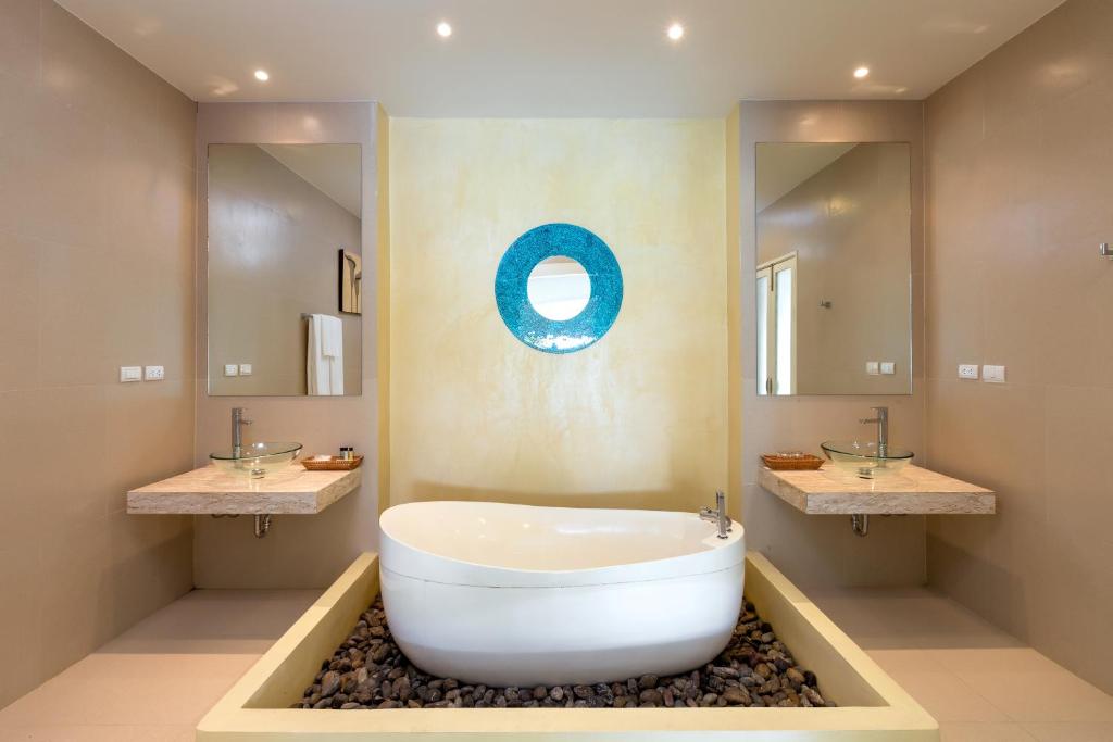 Сьюит (Люкс с бассейном и видом на сад.), Amala Grand Bleu Resort
