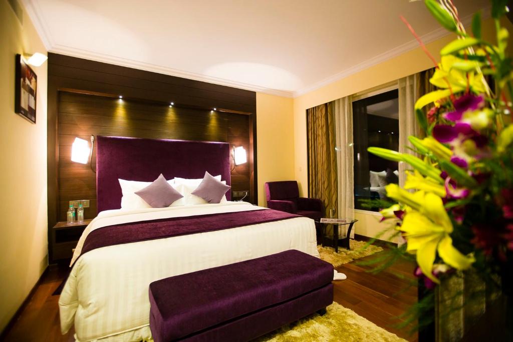 Сьюит (Deluxe Suite with 24 Hours Check-in & Check-out), Sterlings Mac Hotel