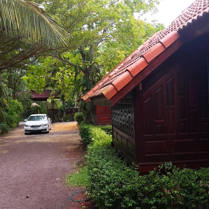 Ruenthai Ampawa photo 2