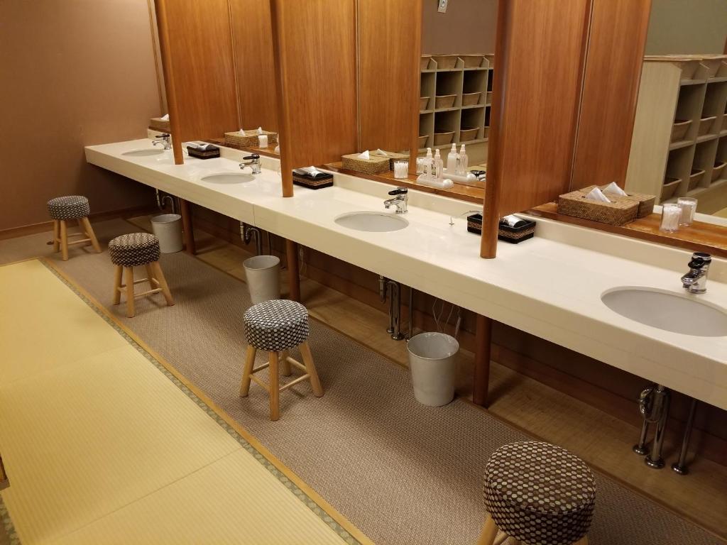 Hotel Shirakawa Yunokura - Tap to explore photos
