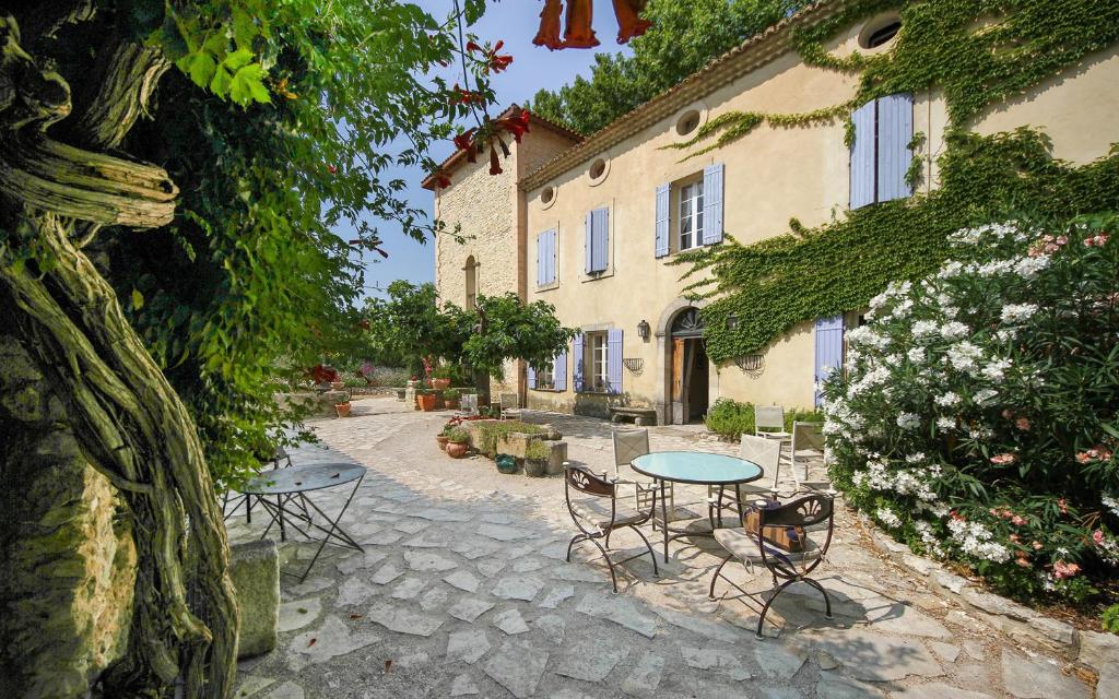 Le Domaine des Carmes & Spa - Tap to explore photos