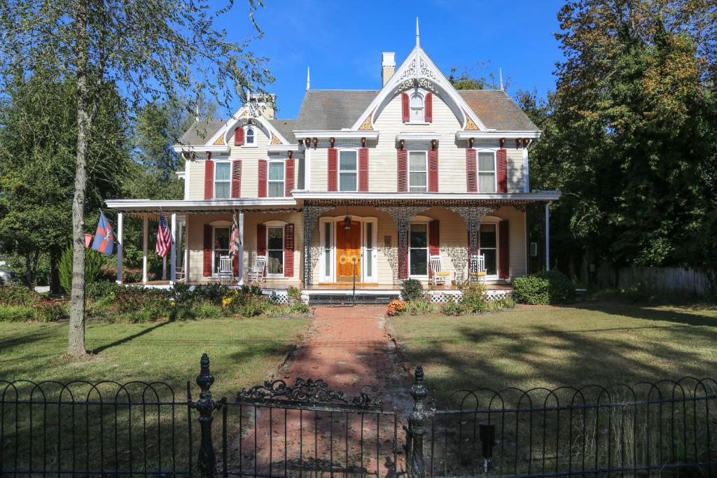 River House Inn Bed & Breakfast image