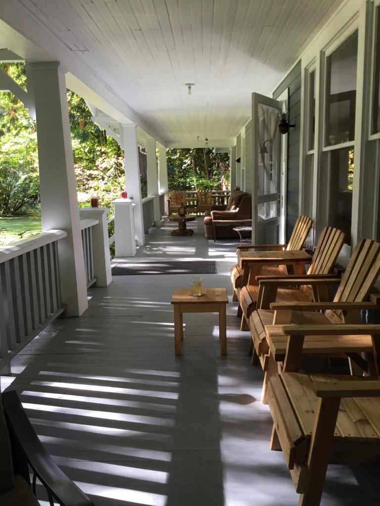 Mountain Meadows Inn image