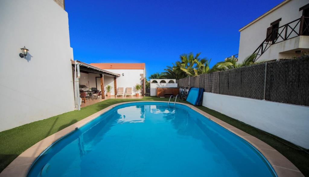 VillaTommy heated pool, hottub, fast wifi photo 4
