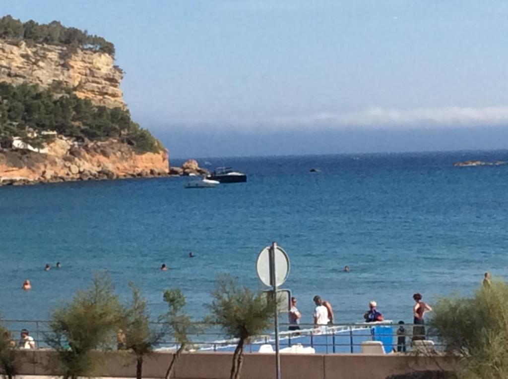 Front de mer les pieds dans l'eau photo 3