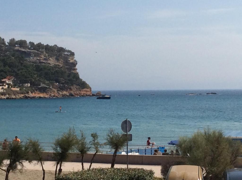 Front de mer les pieds dans l'eau photo 2