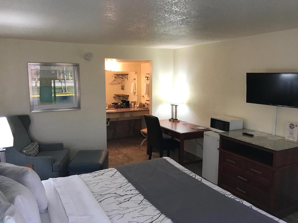 At Home Inn - Fort Pierce photo 4