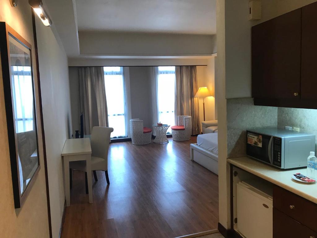 Апартаменты (Апартаменты-студио), Luxy Service Suites at Time Square