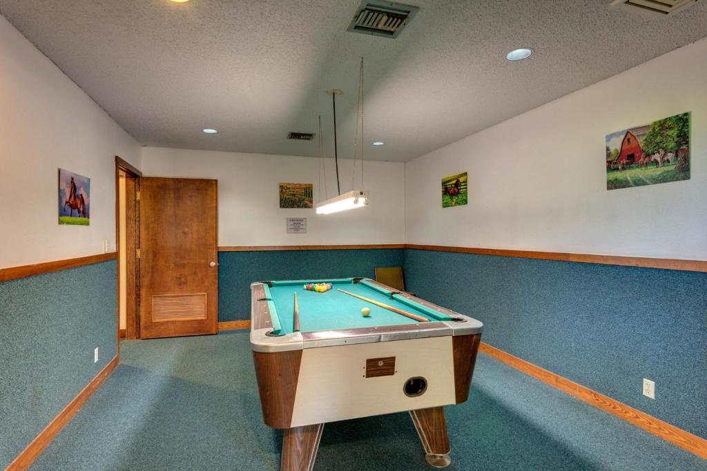 Colorado River Camping Resort Wheelchair Accessible Cabin 4 photo 1