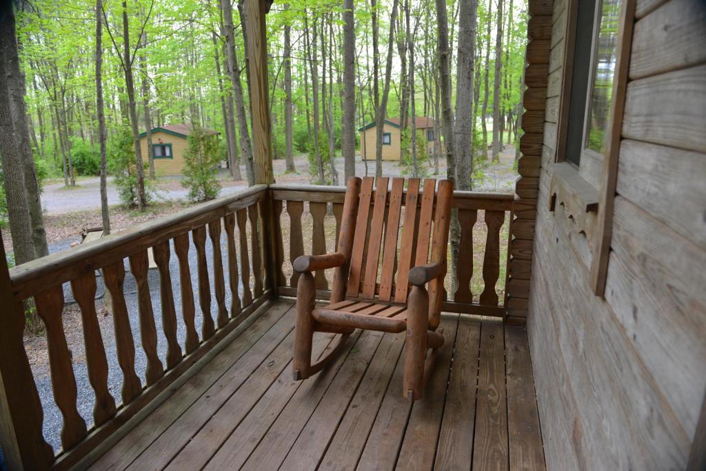 Appalachian Camping Resort Log Home 6 photo 1