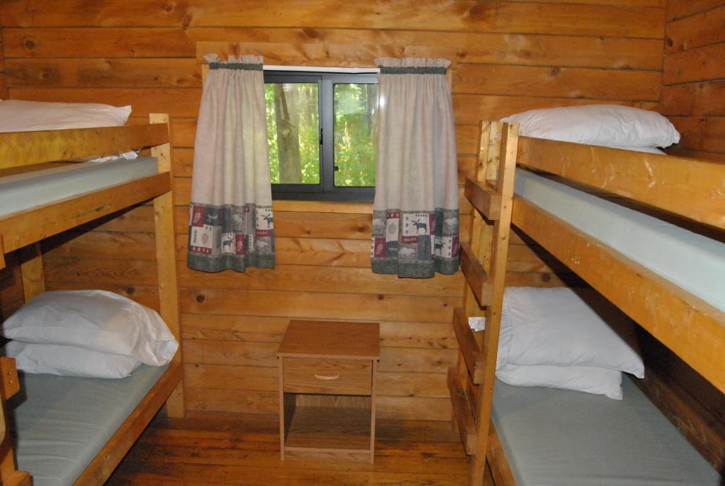 Robin Hill Camping Resort One-Bedroom Cottage 8 photo 1