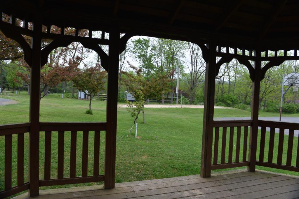 Appalachian Camping Resort Cottage 1 photo 2