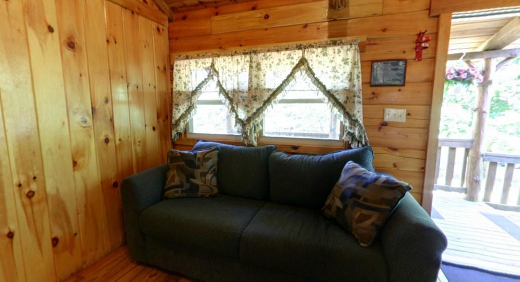 Robin Hill Camping Resort Deluxe Cottage 13 photo 4