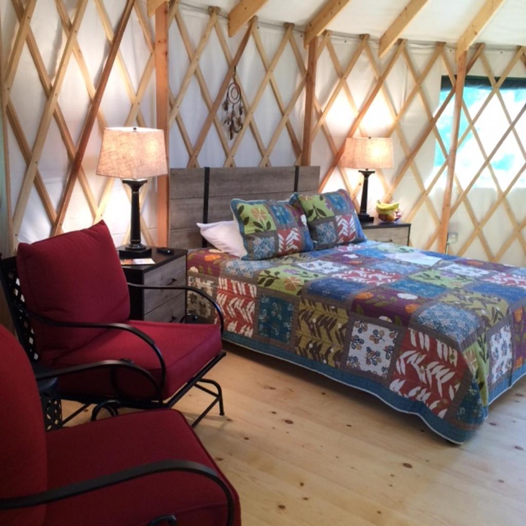 Circle M Camping Resort 16 ft. Yurt 1 photo 4