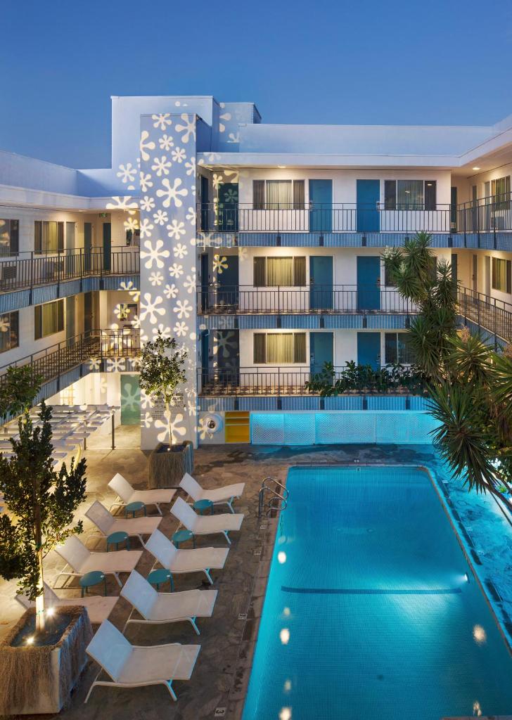 Beverly Laurel Hotel image