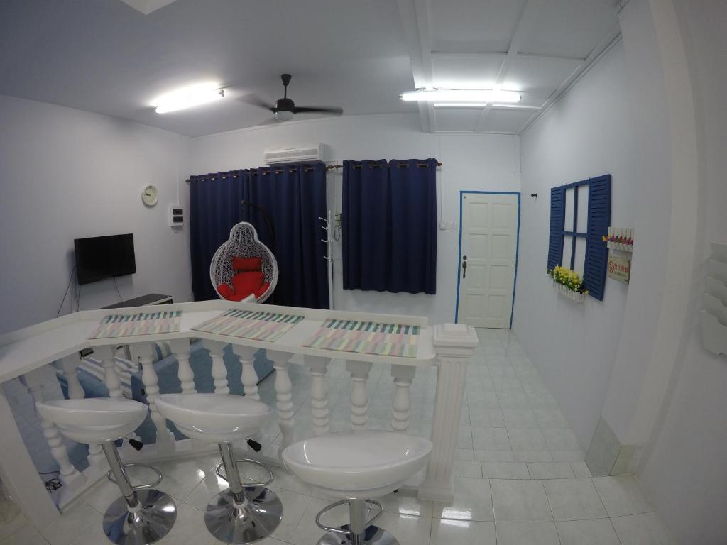 Little Blue House Kemaman Guesthouse photo 3