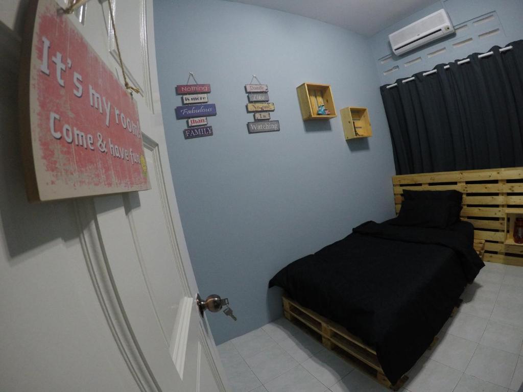 Little Blue House Kemaman Guesthouse photo 4