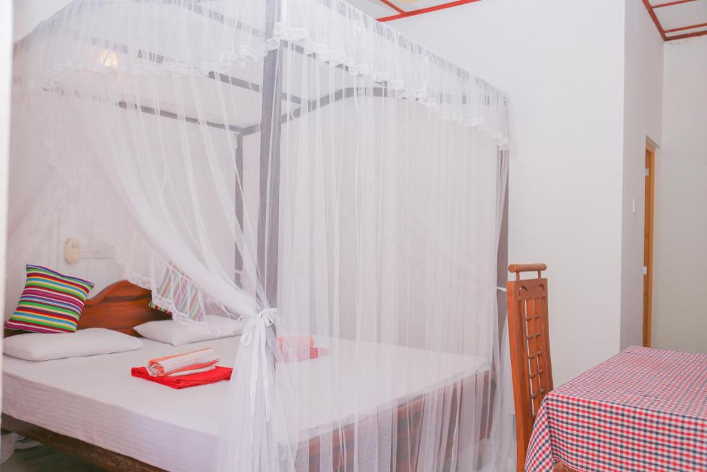 Двухместный (Standard Double Room with Fan - 15% Discount on Whale Watching), Tithira Guest House