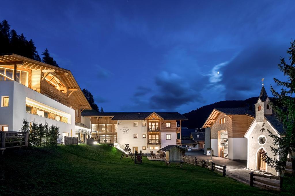 Hotel La Fradora - Dolomites Hotel