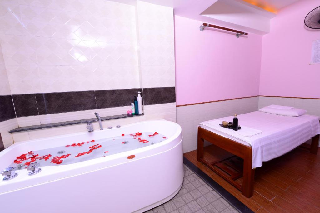 Blue Hanoi Inn Luxury Hotel & Spa