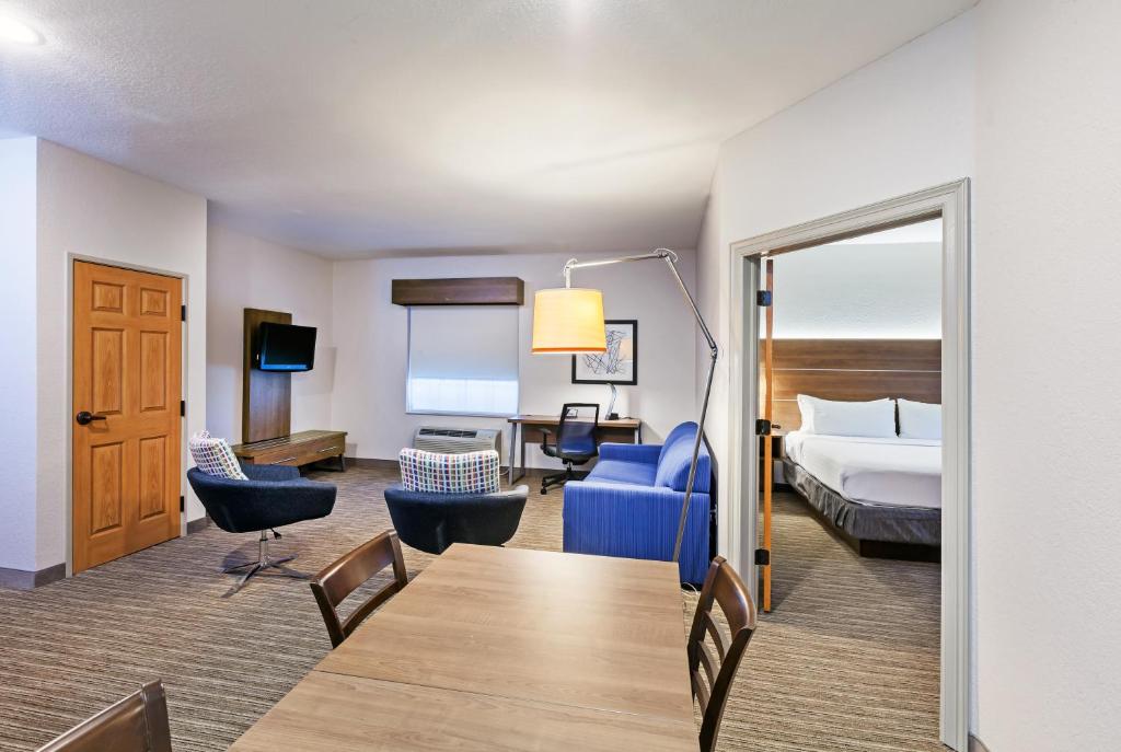 Holiday Inn Express & Suites Tulsa S Broken Arrow Hwy 51, an IHG Hotel photo 2