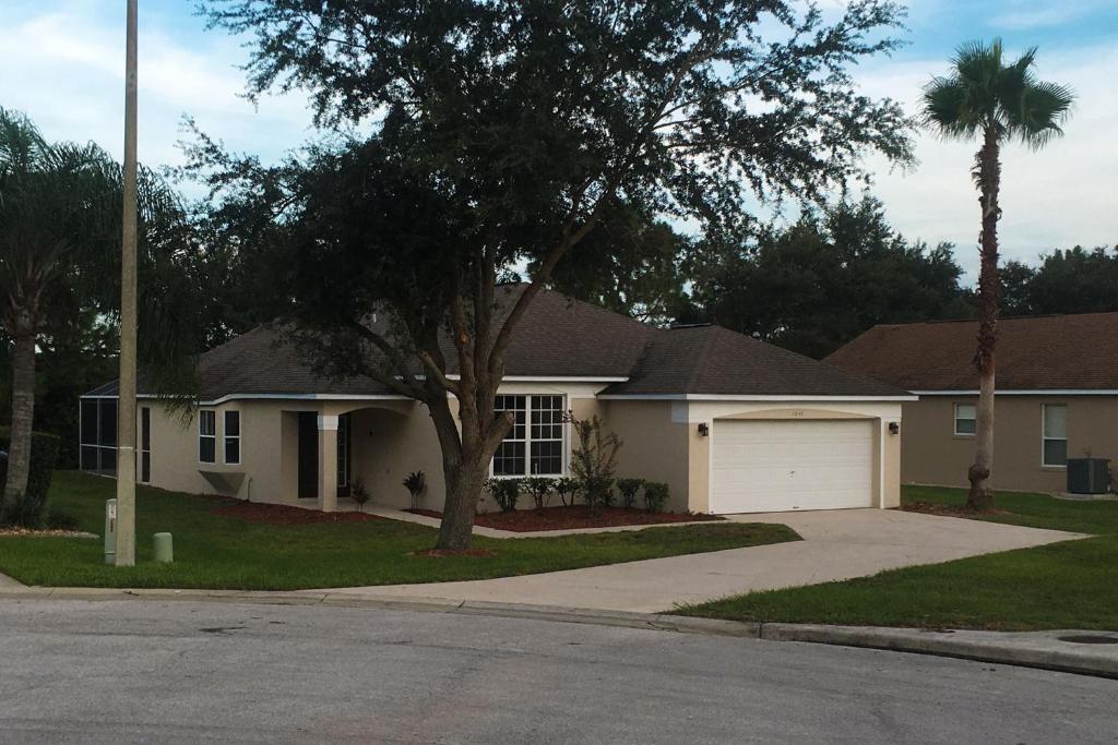 Villa Dunes Court photo 2